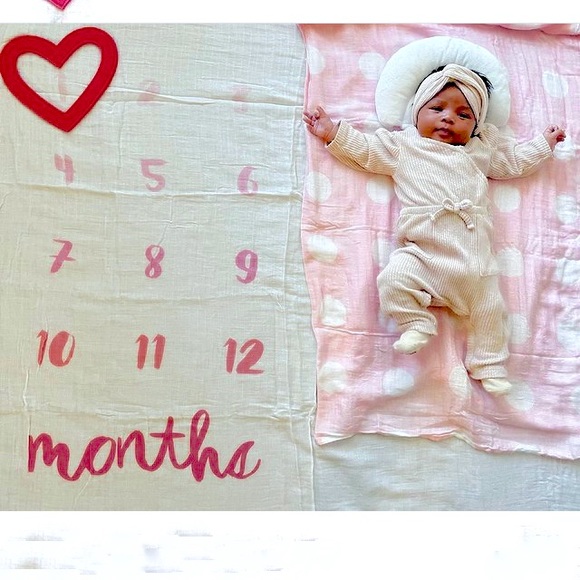 Baby Monthly Milestone Muslin Blanket and Frame - Pink - Picture 5 of 17